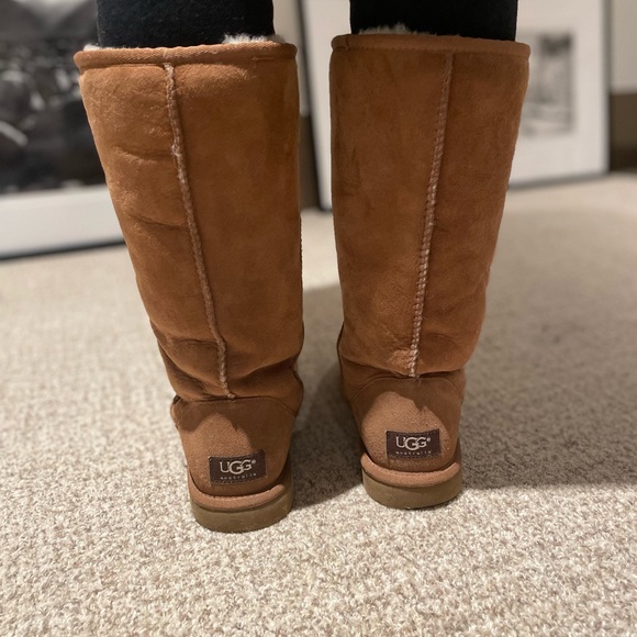 Ugg Classic Tall Tan Boot - Picture 5 of 7